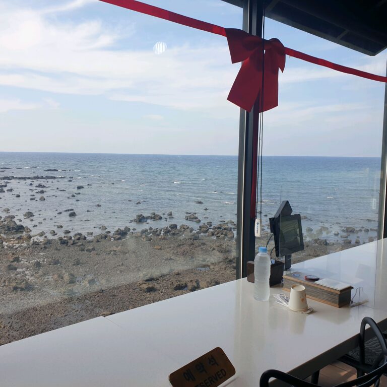 A master’s house of Aeol Restaurants Aeol Black Pig Aeolgwakji Lee Chun-ok original mackerel wrap rice Jeju Aewol headquarters